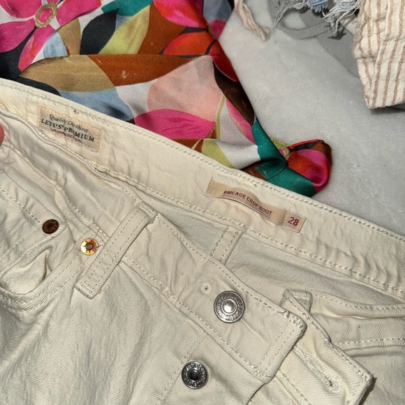 Levi’s Ribcage Cream Button-Fly Pants - Picture 6 of 6